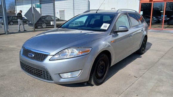 Pogled od napred levo