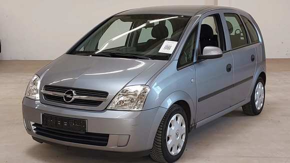 Pogled od napred levo