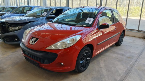 Pogled od napred levo