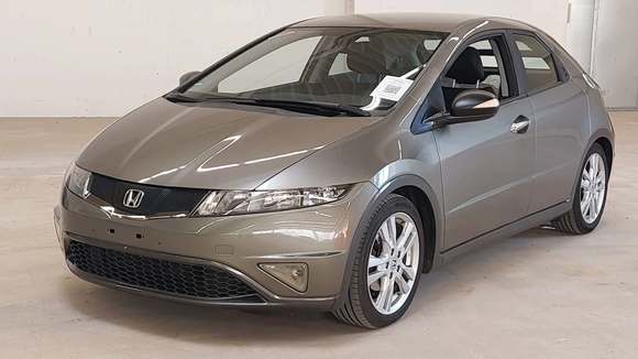 Pogled od napred levo