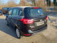 Pogled od pozadi levo