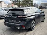 Pogled od pozadi desno