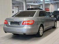 Pogled od pozadi desno