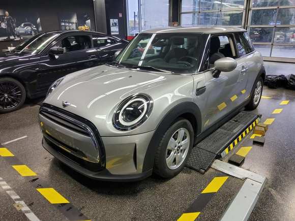 Pogled od napred levo