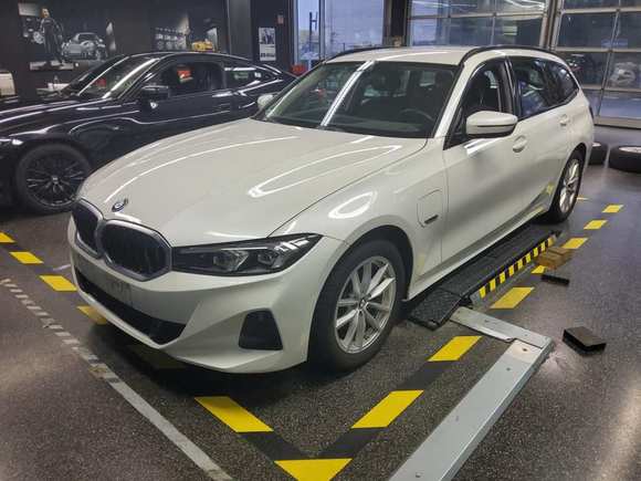 Pogled od napred levo