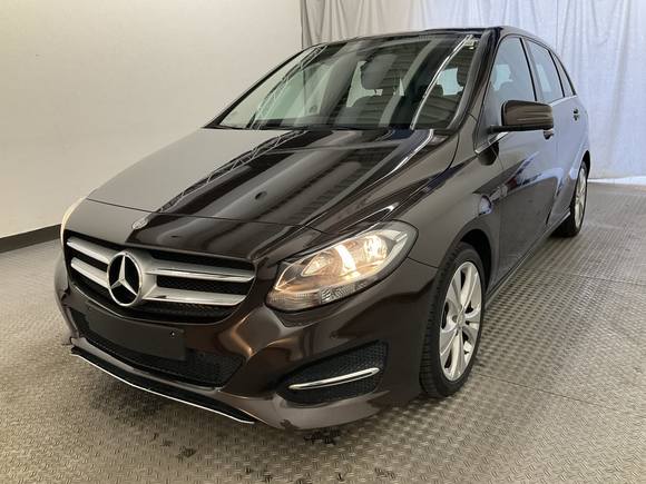 Pogled od napred levo