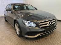 Pogled sprijeda desno