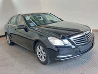 Pogled sprijeda desno