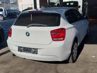 Pogled od pozadi desno