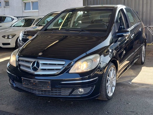 Pogled od napred levo