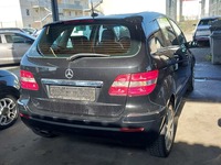 Pogled od pozadi desno