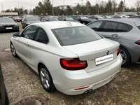 Vue de l’arrière gauche