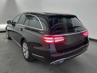 Widok z tyłu po stronie lewej