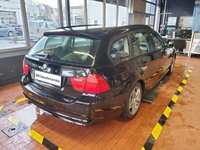 Pogled od pozadi desno