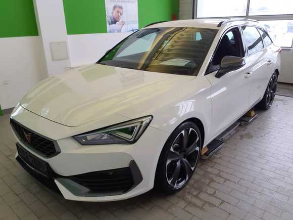 Вид спереди слева