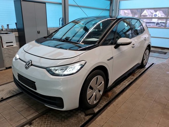 Вид спереди слева