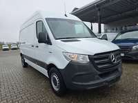 Pogled desno spredaj