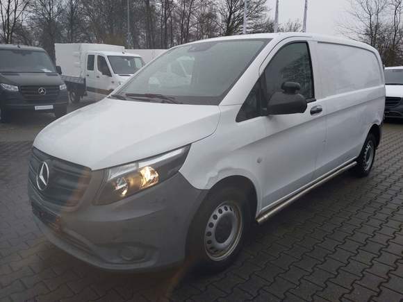 Pogled sprijeda lijevo