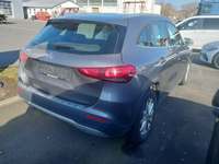 Pogled od pozadi desno