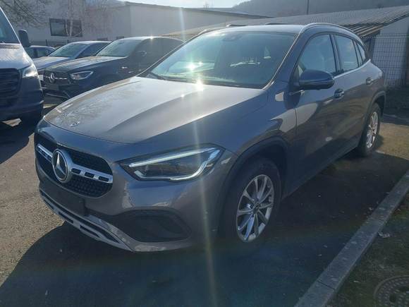 Pogled od napred levo