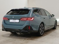 Pogled od pozadi desno