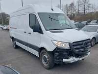 Skats no labās puses priekšā