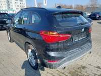 Pogled od pozadi levo