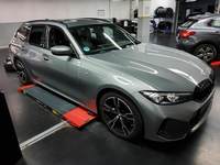 Pogled desno spredaj