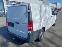 Pogled od pozadi desno