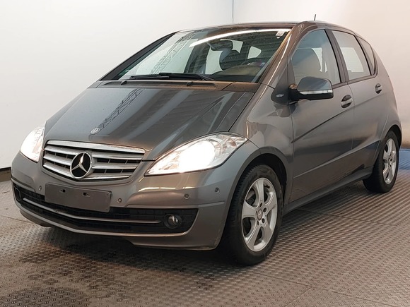 Pogled sprijeda lijevo