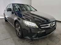 Pogled sprijeda desno