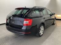 Skats no labās puses aizmugurē