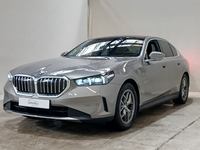 Pogled od napred levo