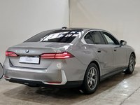 Pogled od pozadi desno