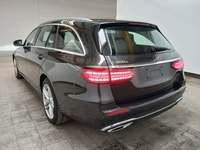 Vaade tagant vasakult