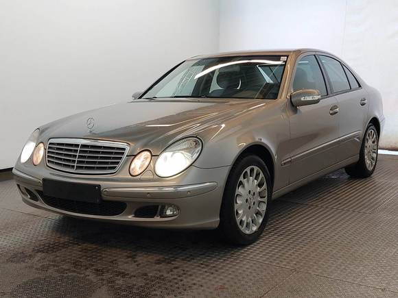 Вид спереди слева