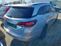 Pogled od pozadi desno