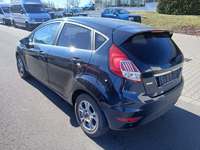 Pogled od pozadi levo