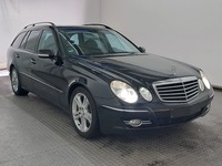 Pogled sprijeda desno