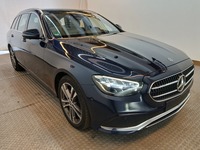 Pogled sprijeda desno