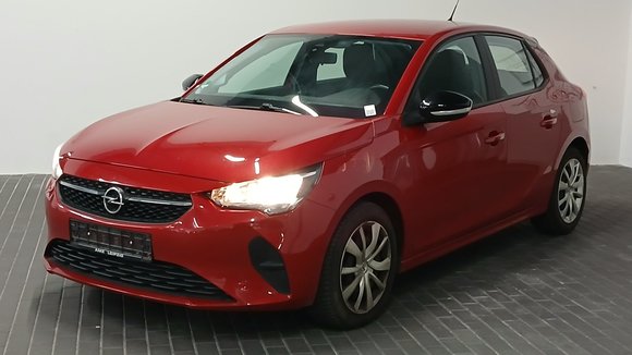 Skats no kreisās puses priekšā