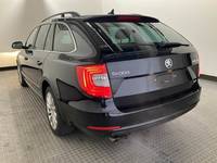 Vue de l’arrière gauche