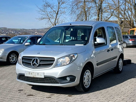 Vaizdas iš priekio kairės