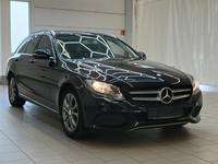 Skats no labās puses priekšā