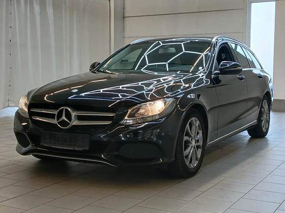 Skats no kreisās puses priekšā