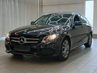 Skats no kreisās puses priekšā