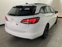 Skats no labās puses aizmugurē