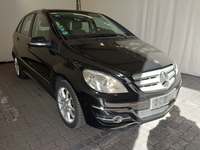 Pogled sprijeda desno