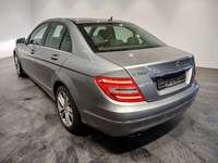 Vue de l’arrière gauche