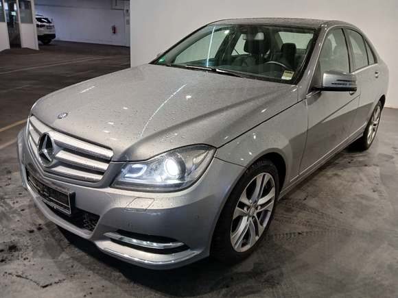 Vue de l’avant gauche